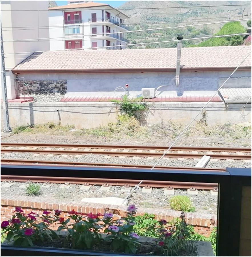 Il Cantone Del Faro Giardini Naxos Luaran gambar