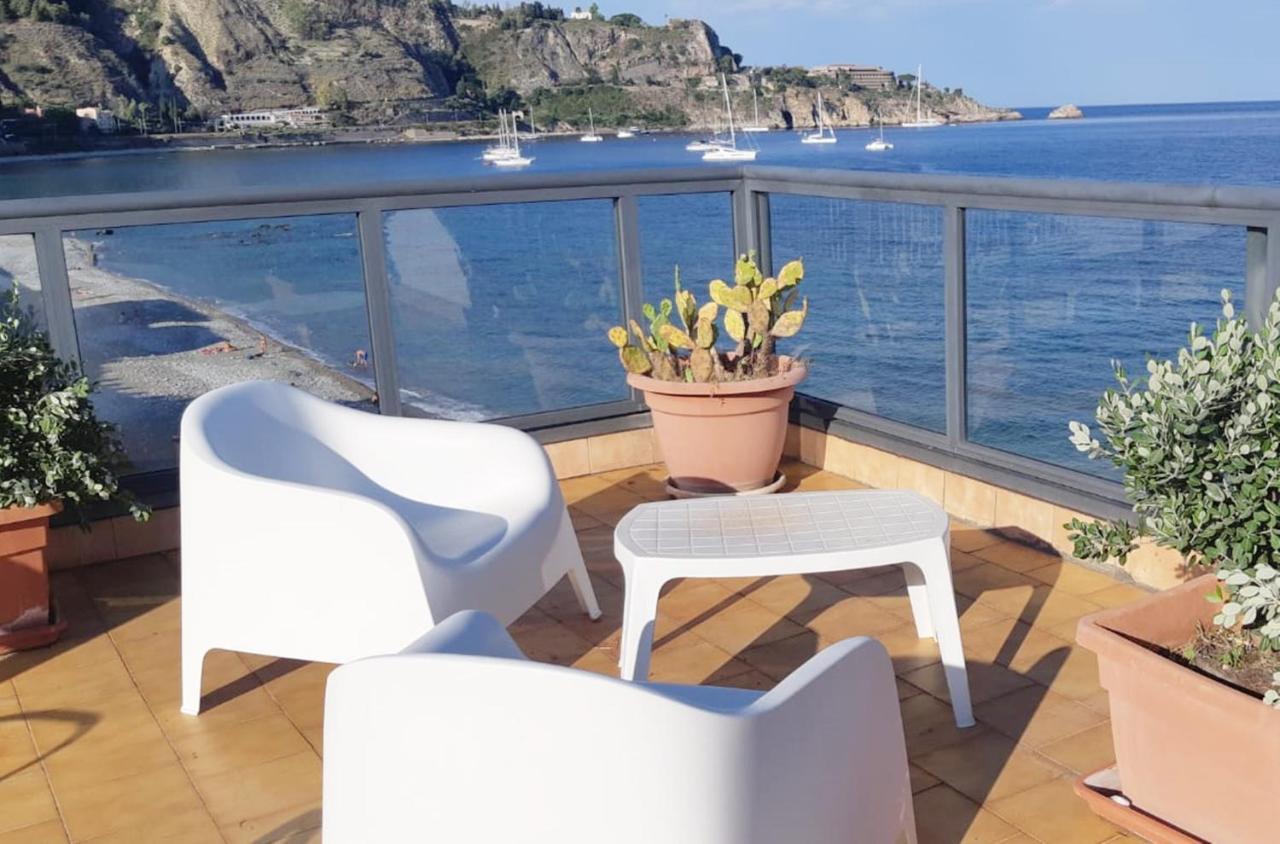 Il Cantone Del Faro Giardini Naxos Luaran gambar