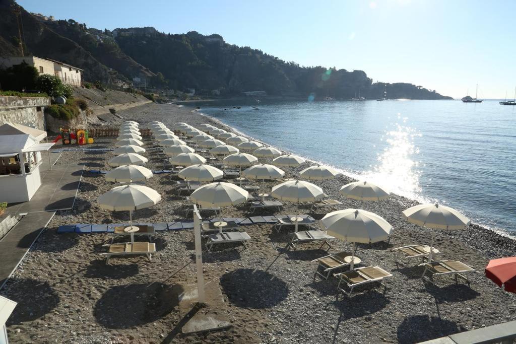 Il Cantone Del Faro Giardini Naxos Luaran gambar