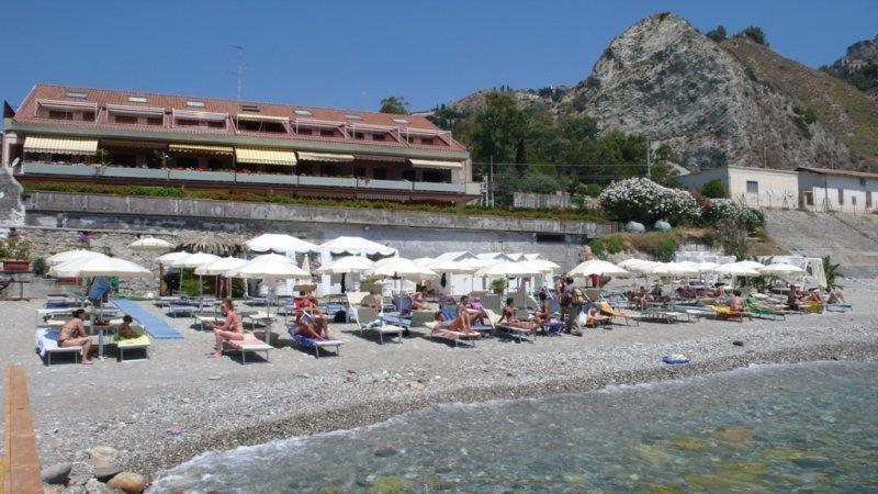 Il Cantone Del Faro Giardini Naxos Luaran gambar