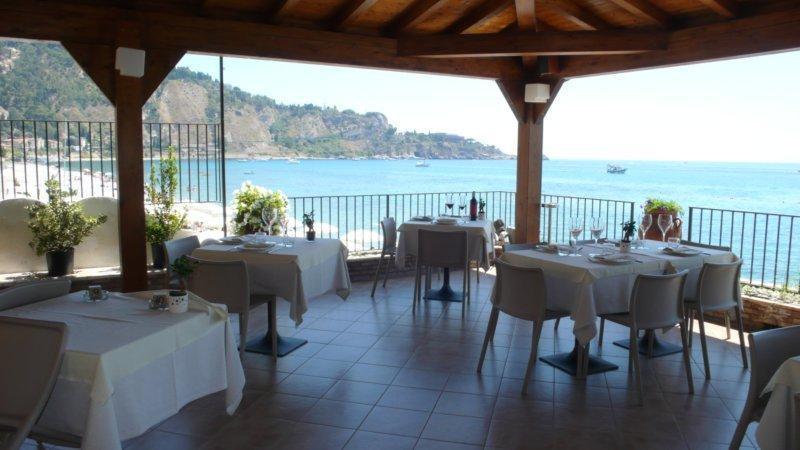 Il Cantone Del Faro Giardini Naxos Luaran gambar