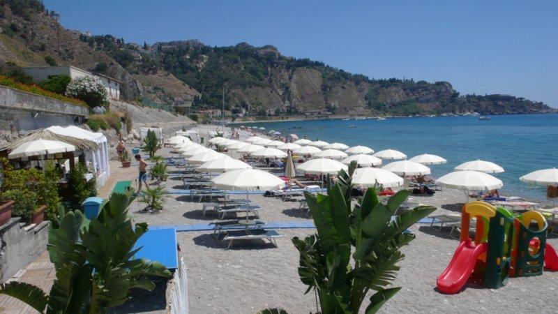Il Cantone Del Faro Giardini Naxos Luaran gambar