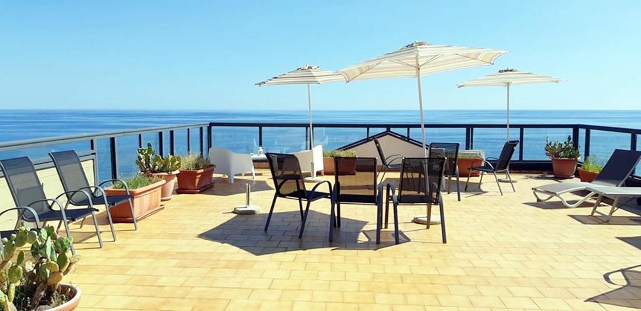 Il Cantone Del Faro Giardini Naxos Luaran gambar